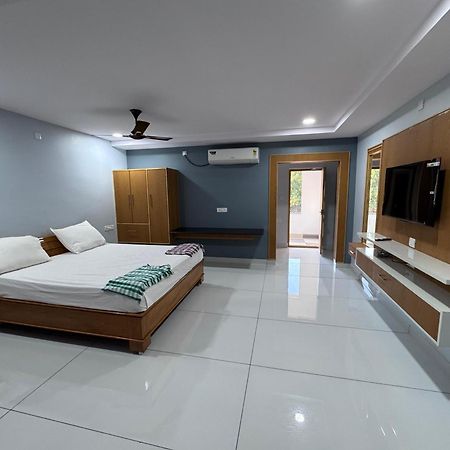 Yanam Resorts Luaran gambar
