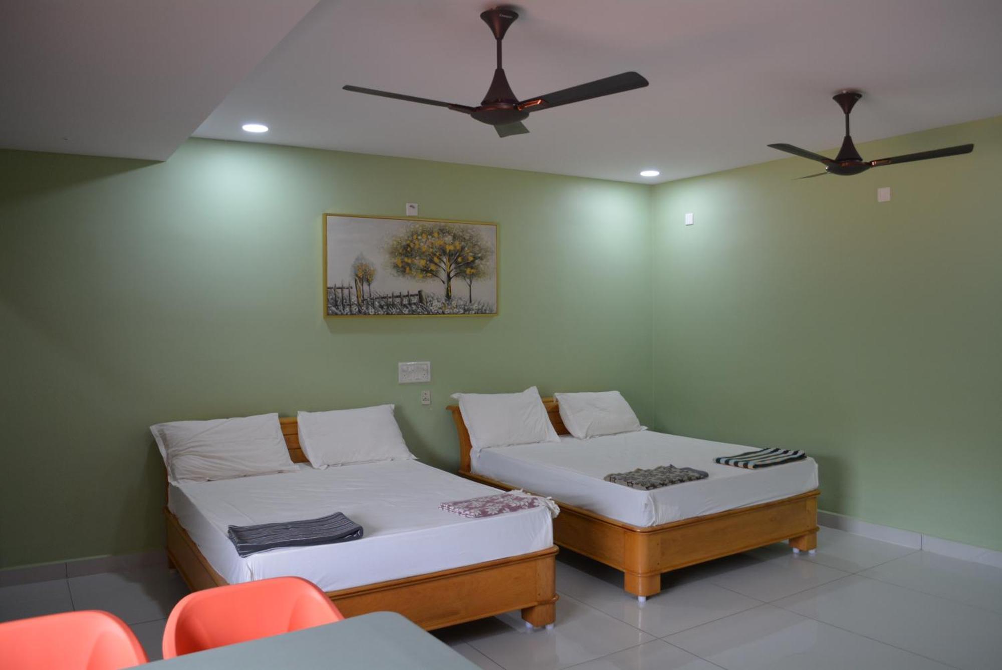 Yanam Resorts Luaran gambar