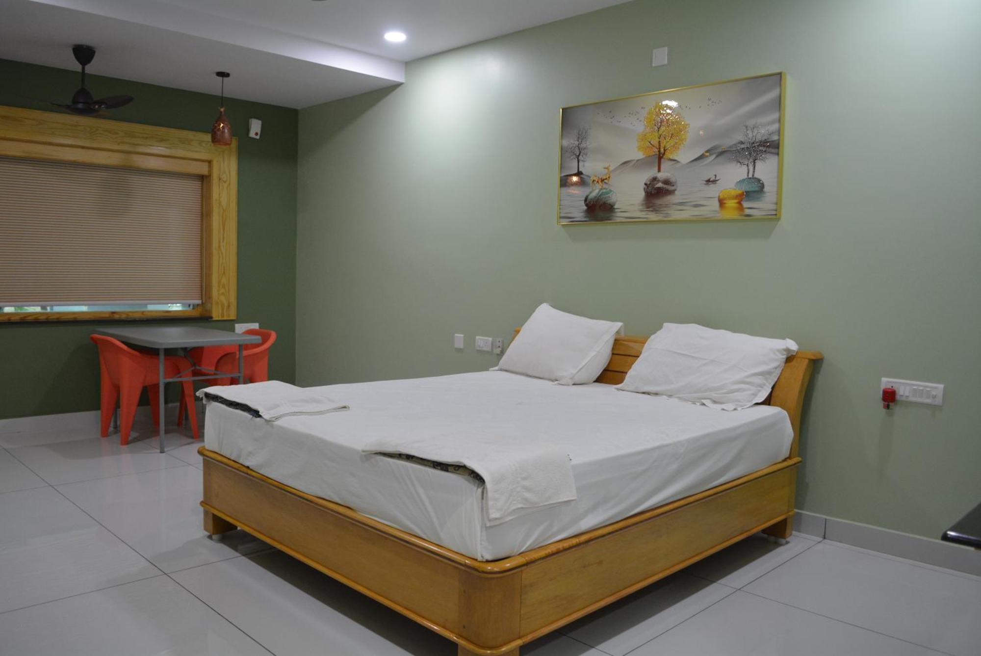 Yanam Resorts Luaran gambar