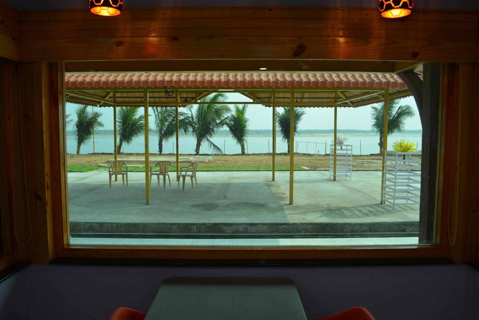 Yanam Resorts Luaran gambar