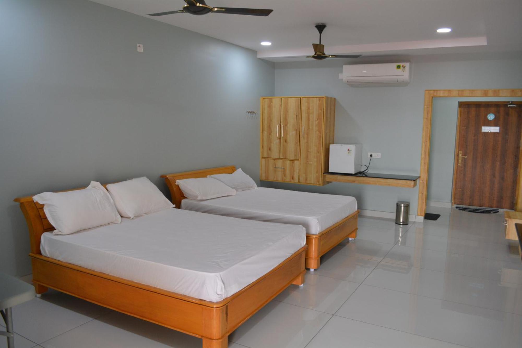 Yanam Resorts Luaran gambar