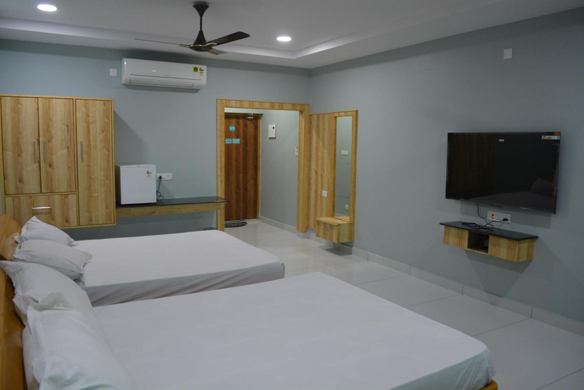 Yanam Resorts Luaran gambar
