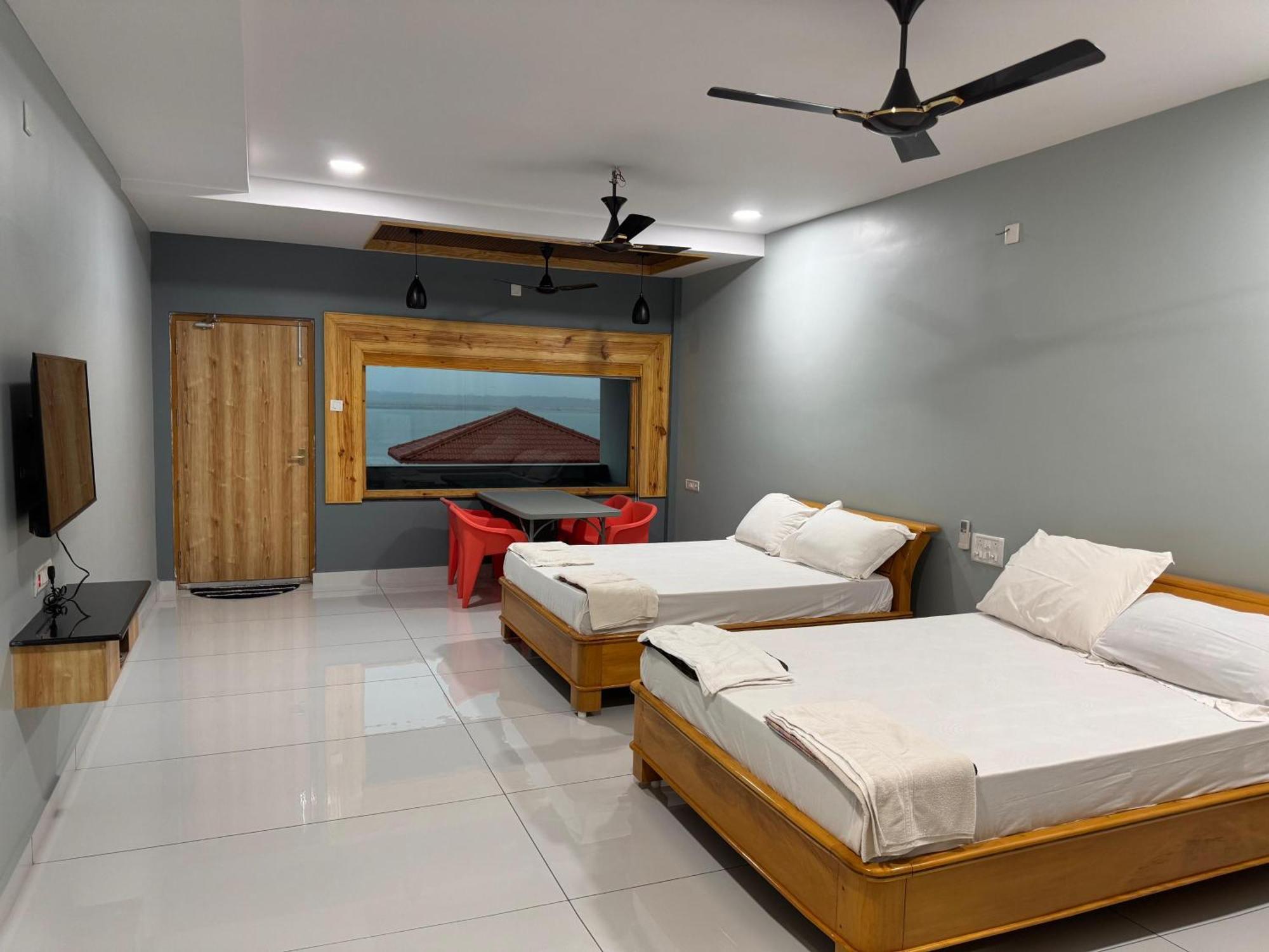 Yanam Resorts Luaran gambar